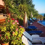 Complex Karia Iv *