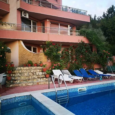 Апартамент Complex Karia Iv *